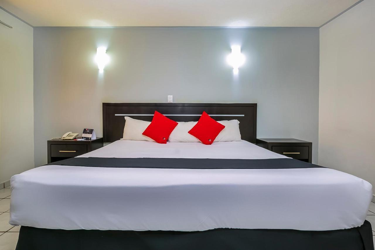 Capital O Hotel Victoria Морелия Екстериор снимка