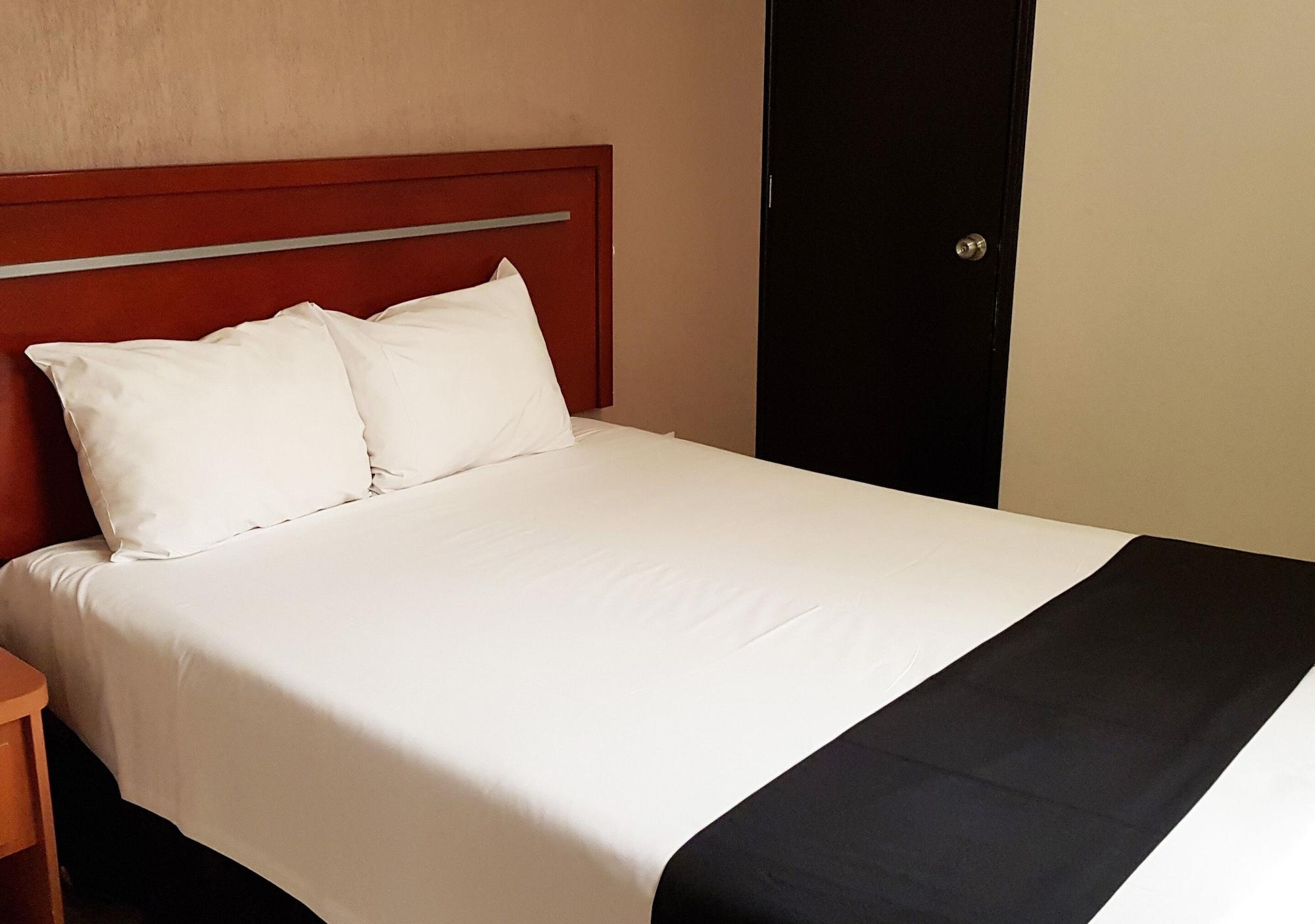 Capital O Hotel Victoria Морелия Екстериор снимка