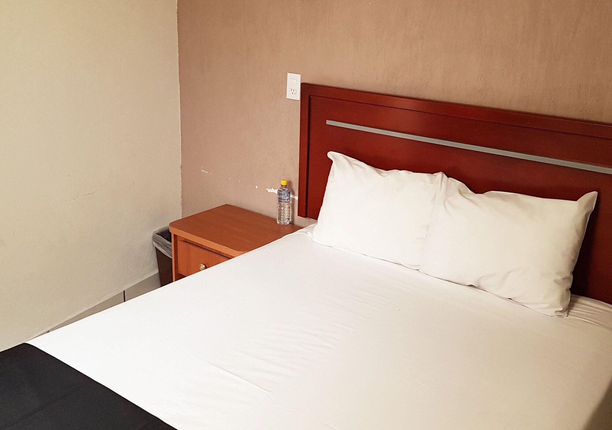 Capital O Hotel Victoria Морелия Екстериор снимка