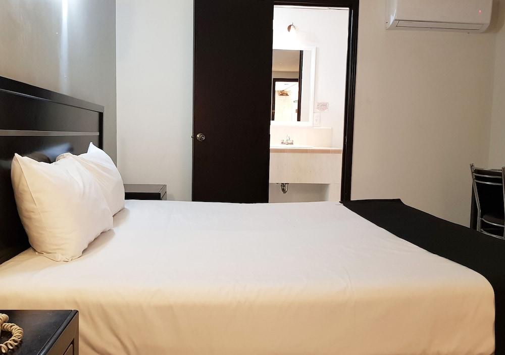 Capital O Hotel Victoria Морелия Екстериор снимка