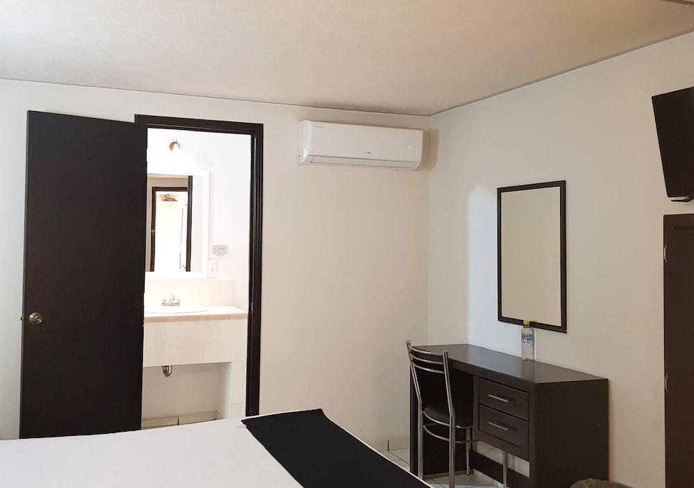 Capital O Hotel Victoria Морелия Екстериор снимка