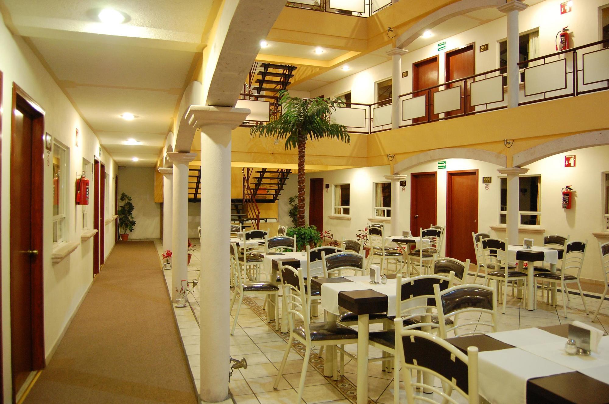 Capital O Hotel Victoria Морелия Екстериор снимка