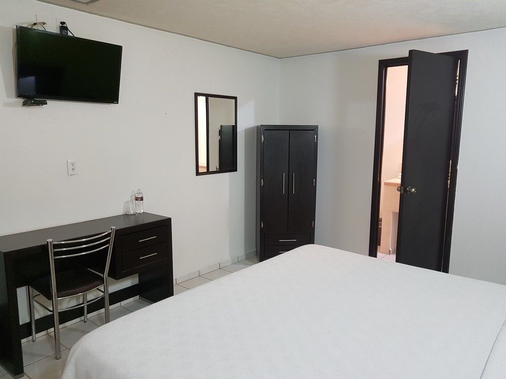 Capital O Hotel Victoria Морелия Екстериор снимка